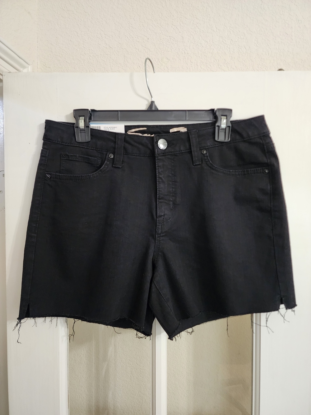 NWT Seven7 Weekend Black Denim Raw Hem Stretch Shorts Size 10